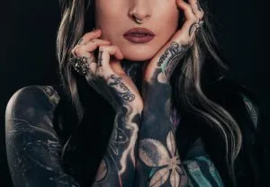 Tout ce que vous devez savoir avant de faire un tatouage au doigt