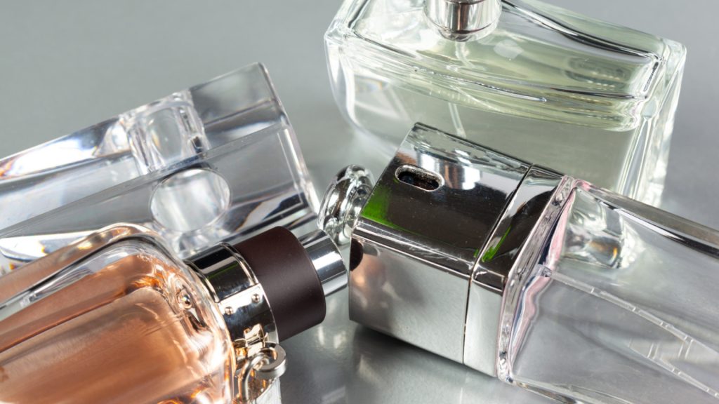 Créer sa garde-robe olfactive : méthode pour organiser ses parfums