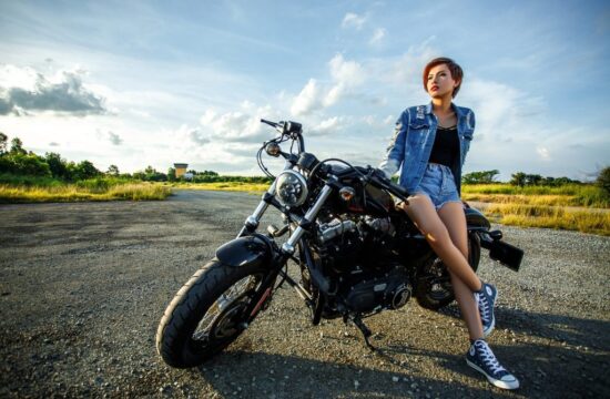 Comment_rester_femme_en_moto_?
