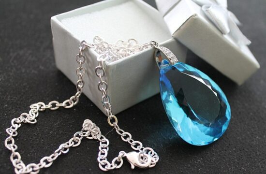 Améliorez_votre_style_en_portant_des_bijoux_adaptés