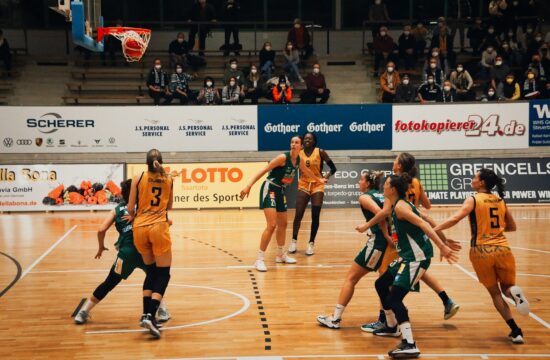 L_équipe_de_France_de_basket_féminin_:_Un_succès_grandissant_soutenu_par_des_sponsors