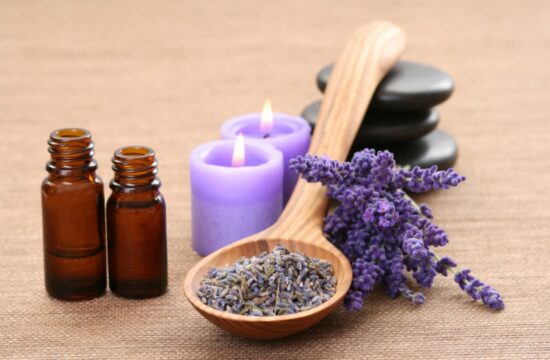 Parfum_maison_:_Un_parfum_simple_à_la_lavande_et_à_la_vanille_réalisé_avec_des_huiles_essentielles