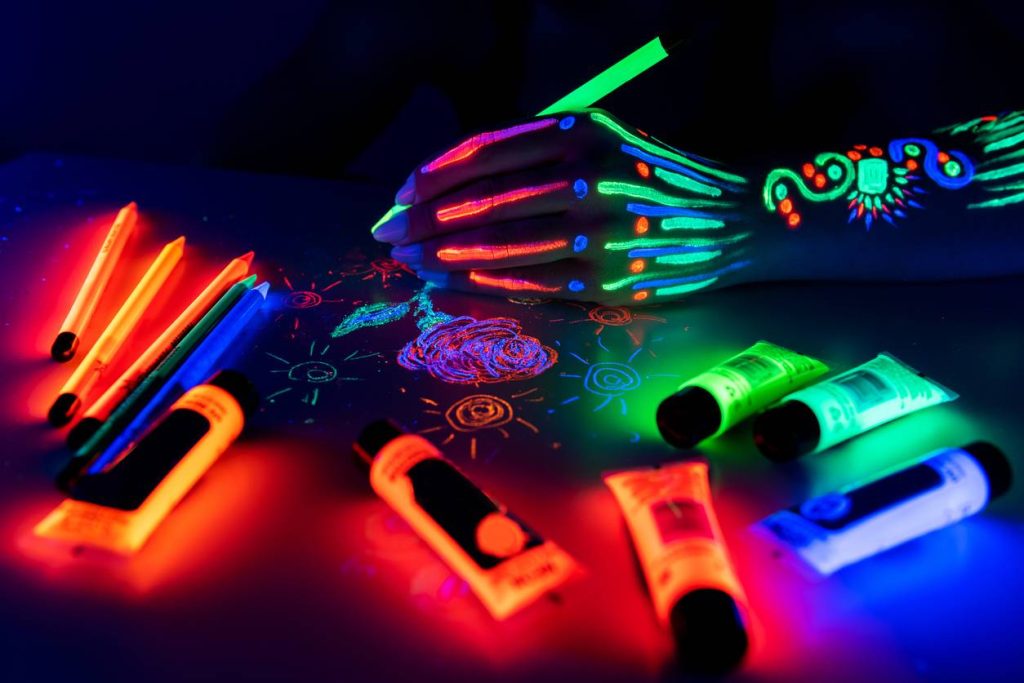 peinture fluorescente déco soirée