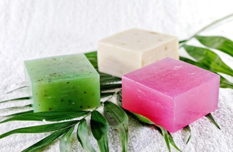Comment_ajouter_des_tourbillons_de_couleur_à_votre_savon_fait_maison_?