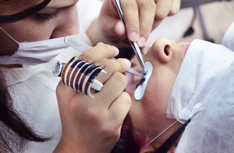 Comment_bien_utiliser_un_rasoir_visage_pour_femme_:_5_astuces_essentielles
