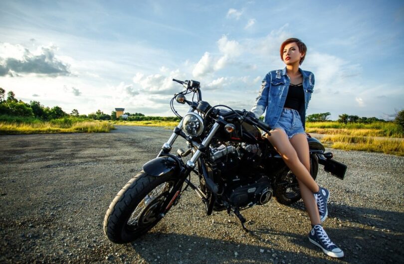 Comment_rester_femme_en_moto_?