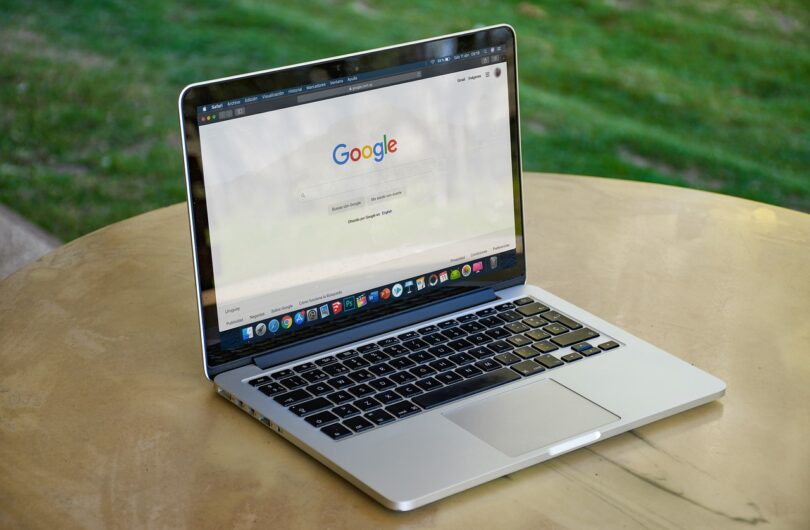 Faites_tourner_votre_monde_:_comment_utiliser_l_astuce__Do_a_Barrel_Roll__de_Google