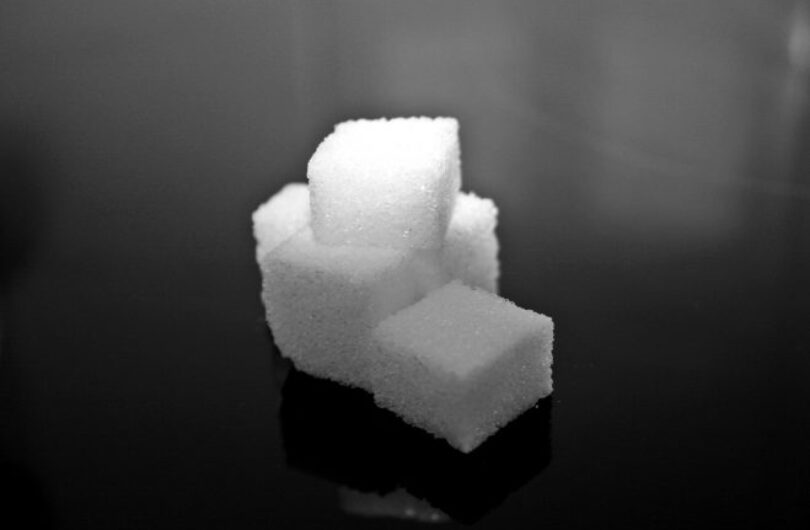 Gommage_aux_cubes_de_sucre_avec_des_huiles_essentielles