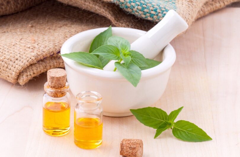 Infusion_d_huile_à_base_de_plantes___Un_moyen_facile_de_créer_des_huiles_aromatisées