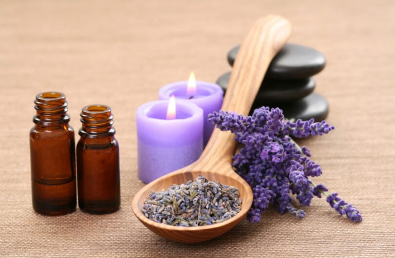 Parfum_maison_:_Un_parfum_simple_à_la_lavande_et_à_la_vanille_réalisé_avec_des_huiles_essentielles