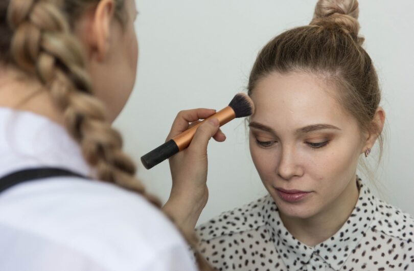Quelle_formation_choisir_pour_apprendre_les_bases_du_maquillage_?_