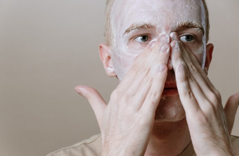 Une_routine_de_soins_de_la_peau_de_nuit_pour_rester_jeune 