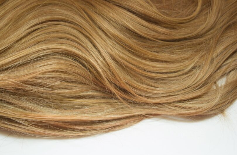 Blonde,Women,Wavy,Hair,Balayage,Medium,Lenght,Shiny,Natural,Caramel